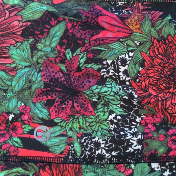 Lululemon Speed Up Tight 28" in Zen Garden Multi - Picture 4 of 8